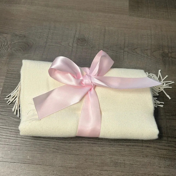 Cream scarf shawl - Picture 1 of 3